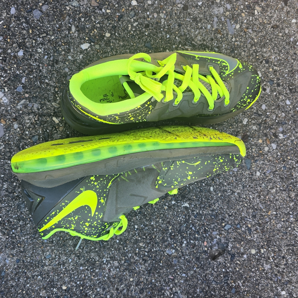 LeBrin NIKE Neon Yellow and Gray Sneakers